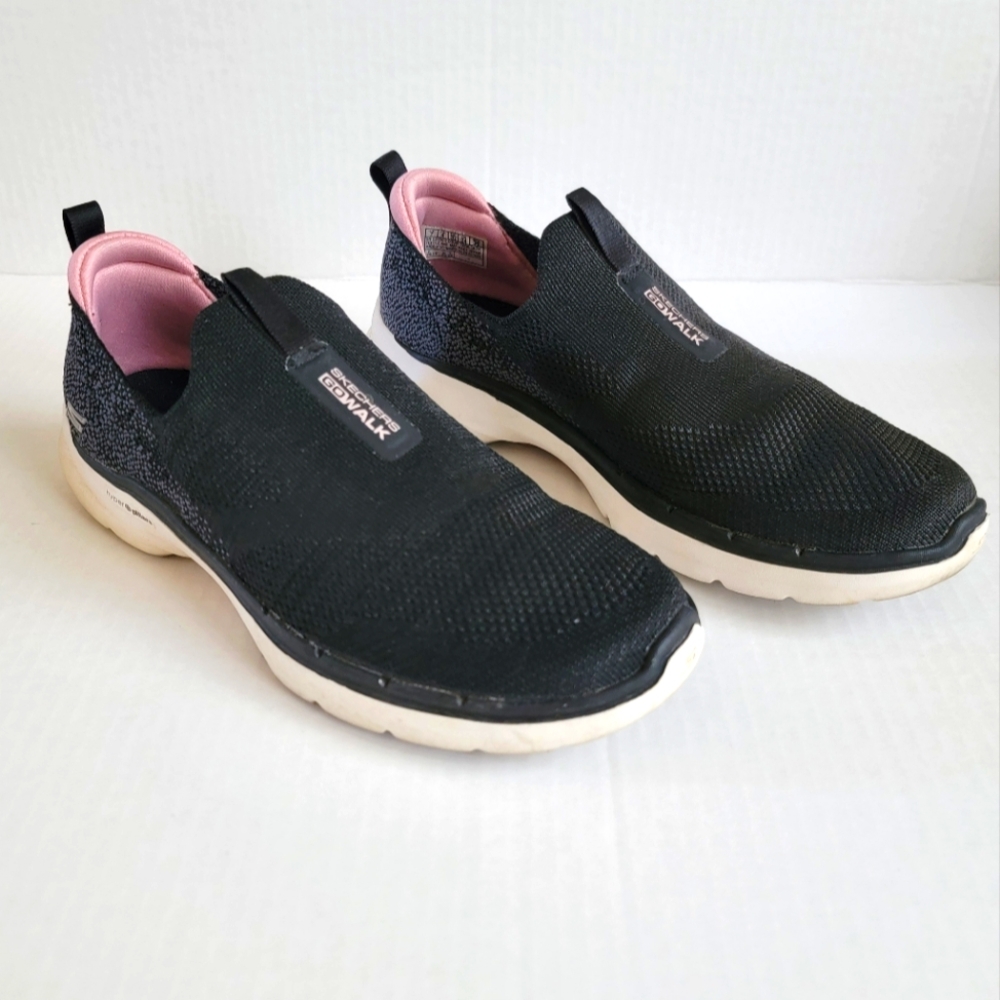 Sketchers Go Walk slip-ons sneakers size7